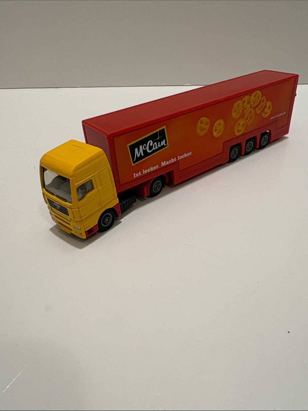 Siku M87 transport and trailer.  1:87 scale.